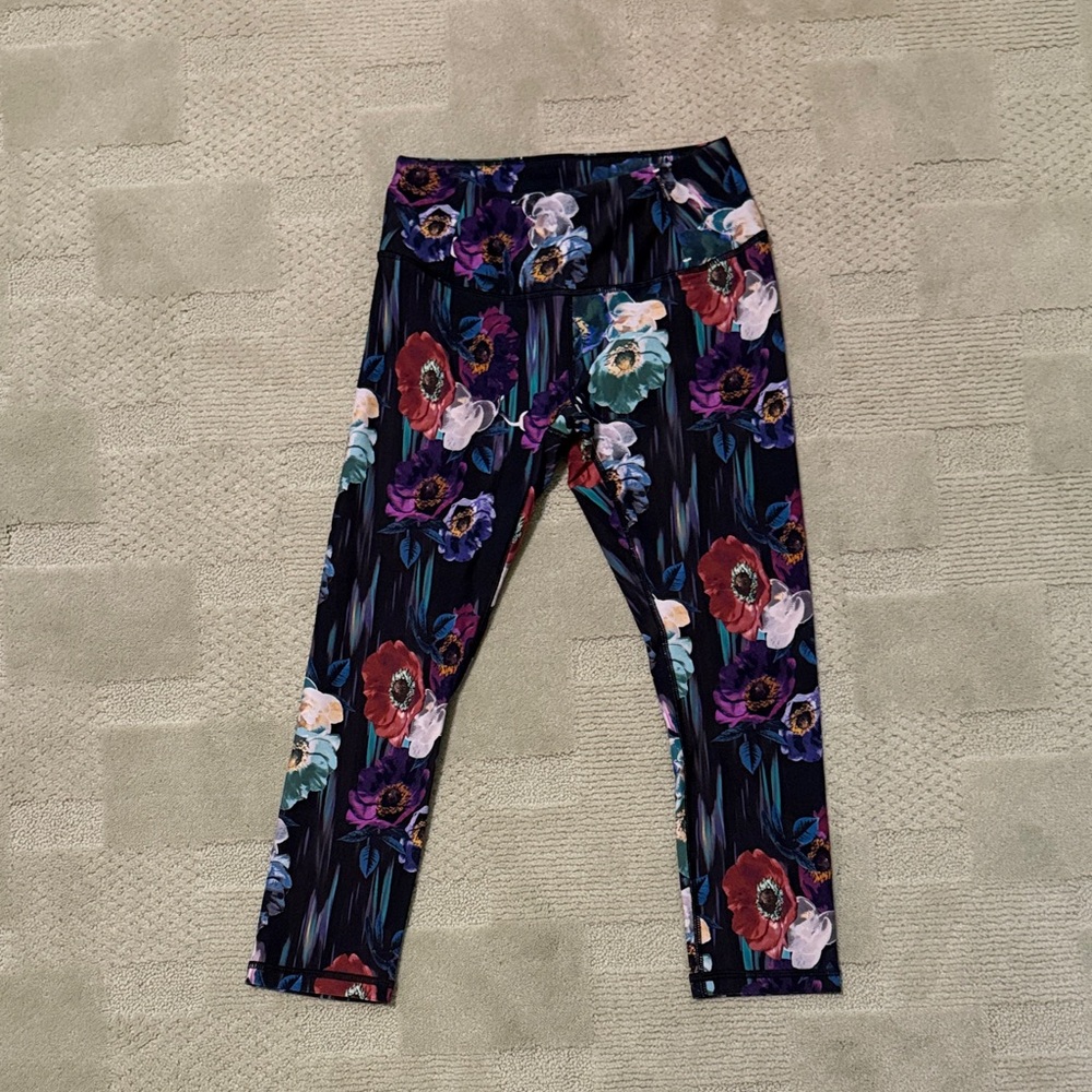 Calia  cropped floral leggings, size xs. Zipper pocket
